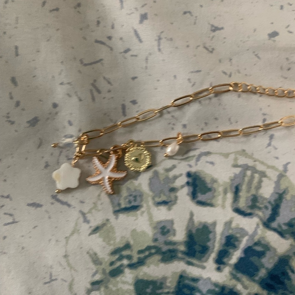 Gold Beach Charm bracelet - Picture 2 of 3